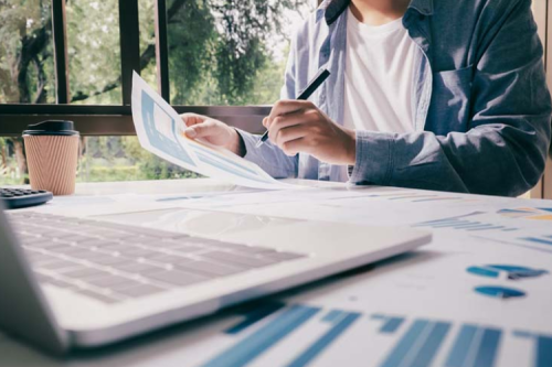 光大证券：给予bat365集团增持评级，，，，，2022年目标价位12.55元。。。。。。